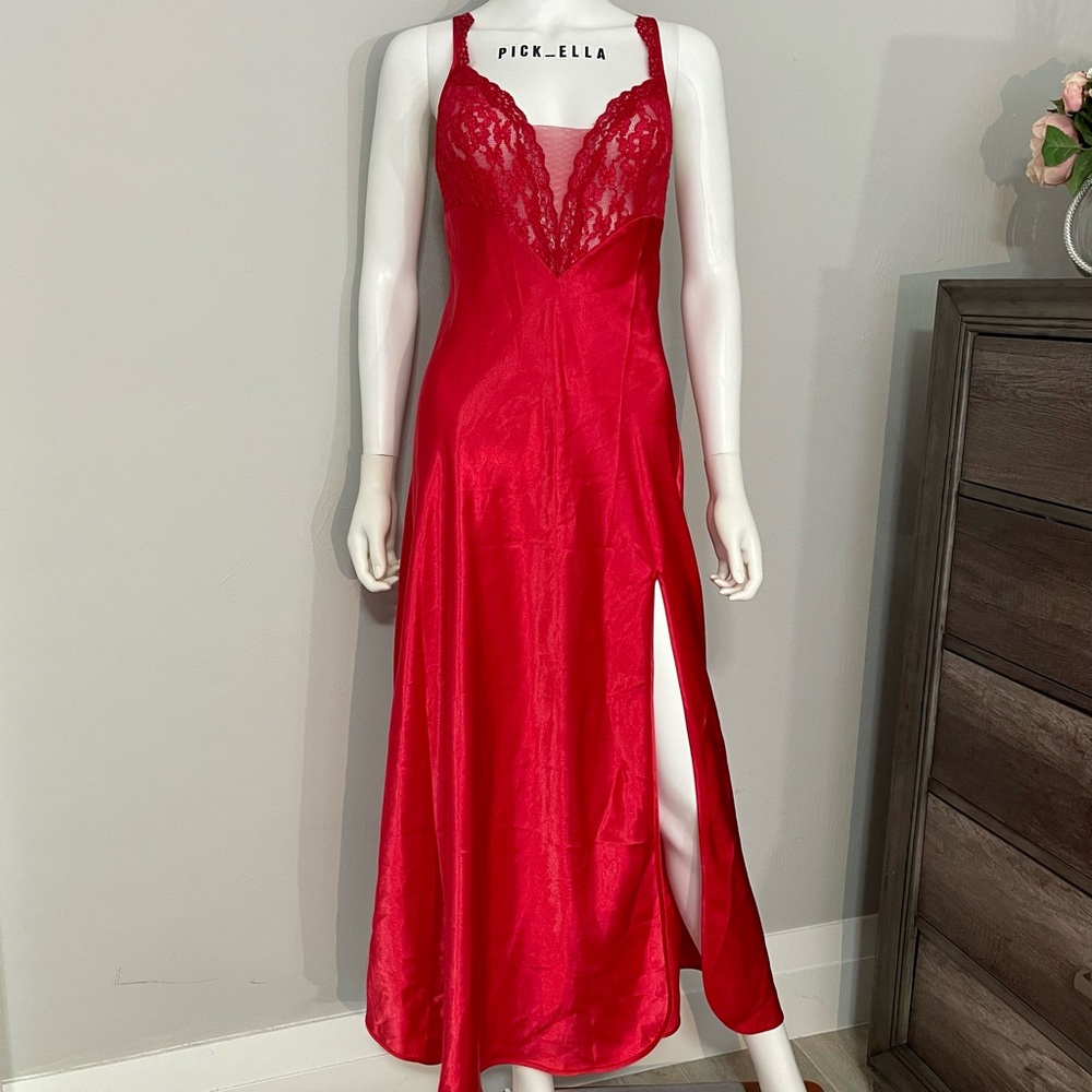 M Vs Victoria’s Secret 1990’s Vintage Gold Label satin & lace red long slip gown